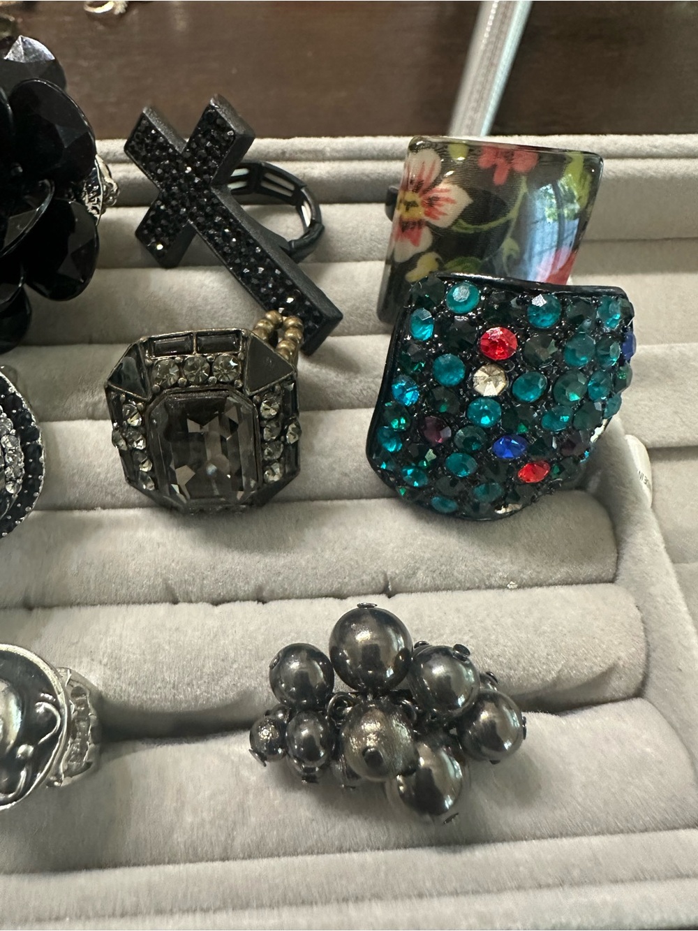 Vintage Lot of 8 Statement Rings | Adjustable Black, Rhinestone Costume Jewelry - Picture 3 of 8